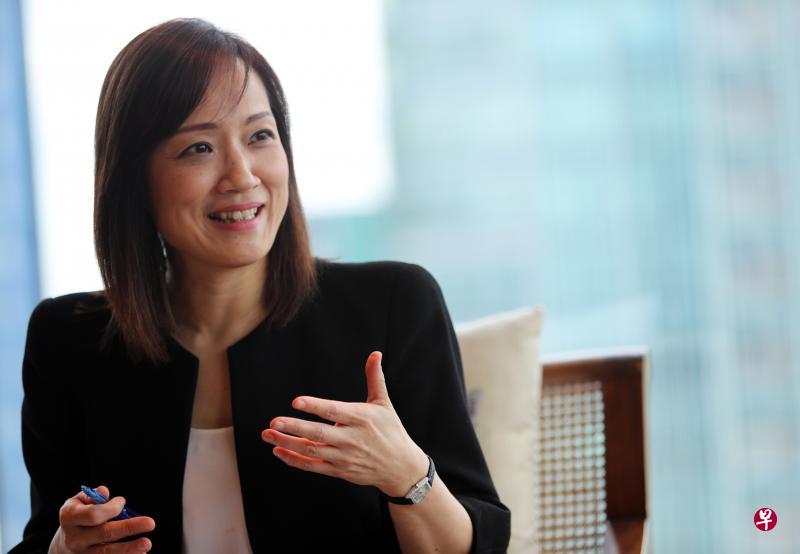 渣打银行新加坡总裁徐仲薇表示,55岁及以上人士开始感受到老化的影响,因此更注重健康,也认为身、心、灵取得良好平衡非常重要。(林泽锐摄) 渣打银行新加坡总裁徐仲薇表示,55岁及以上人士开始感受到老化的影响,因此更注重健康,也认为身、心、灵取得良好平衡非常重要。(林泽锐摄)