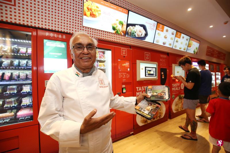 佳乐富集团推出“世界名厨系列”,邀请世界各地的著名厨师合作研发即食餐点,印度名厨萨蒂什·阿罗拉是首位受邀合作的厨师,他研发了五道充满印度风味的即食餐点。(邝启聪摄) 佳乐富集团推出“世界名厨系列”,邀请世界各地的著名厨师合作研发即食餐点,印度名厨萨蒂什·阿罗拉是首位受邀合作的厨师,他研发了五道充满印度风味的即食餐点。(邝启聪摄)