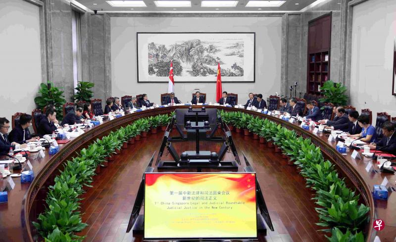 首届新中法律和司法圆桌会议于21日在北京召开。(网络图) 首届新中法律和司法圆桌会议于21日在北京召开。(网络图)