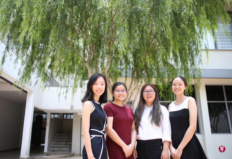 施晨希(左起)、关靖怡、许芸谦和郭亭利昨天获颁宗乡总会奖学金,并将分别到清华大学和北京大学深造。(叶振忠摄) 施晨希(左起)、关靖怡、许芸谦和郭亭利昨天获颁宗乡总会奖学金,并将分别到清华大学和北京大学深造。(叶振忠摄)