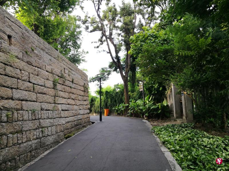 鸡山路是鼓浪屿上一条游人鲜至的小路。 鸡山路是鼓浪屿上一条游人鲜至的小路。