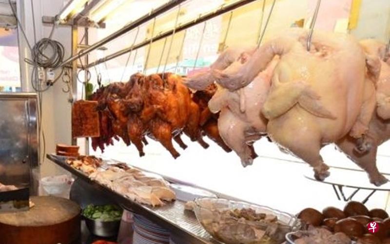 网上流传鸡饭摊主会把卖不完的白斩鸡“再循环”做成炸鸡,但摊主表示不会这么做。(档案照) 网上流传鸡饭摊主会把卖不完的白斩鸡“再循环”做成炸鸡,但摊主表示不会这么做。(档案照)