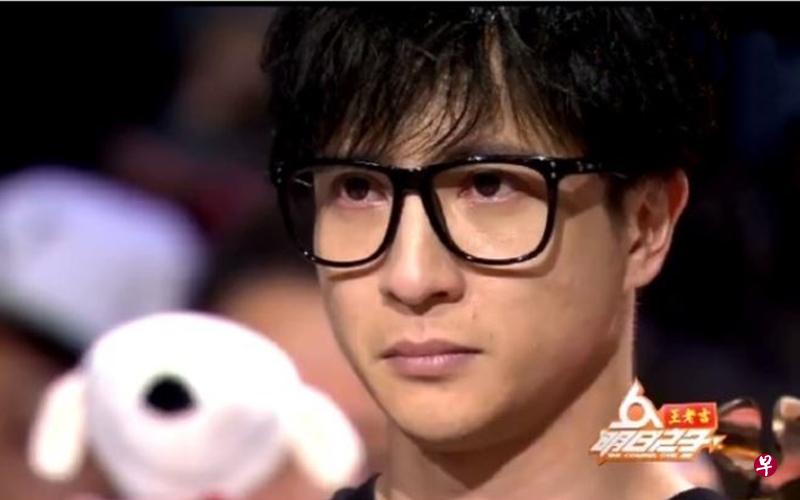 人气歌手薛之谦揭示《明日之子》造假。 人气歌手薛之谦揭示《明日之子》造假。