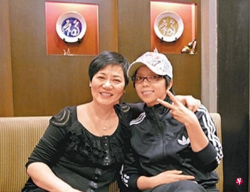 张小燕(左)捧红过的歌手包括张惠妹。(台湾联合报图) 张小燕(左)捧红过的歌手包括张惠妹。(台湾联合报图)