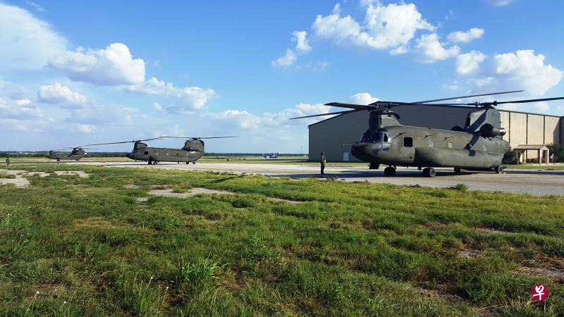 我国空军部队的四架CH-47契努克直升机昨天飞抵受飓风“哈维”影响的地区,开始投入赈灾行动。(国防部提供) 我国空军部队的四架CH-47契努克直升机昨天飞抵受飓风“哈维”影响的地区,开始投入赈灾行动。(国防部提供)