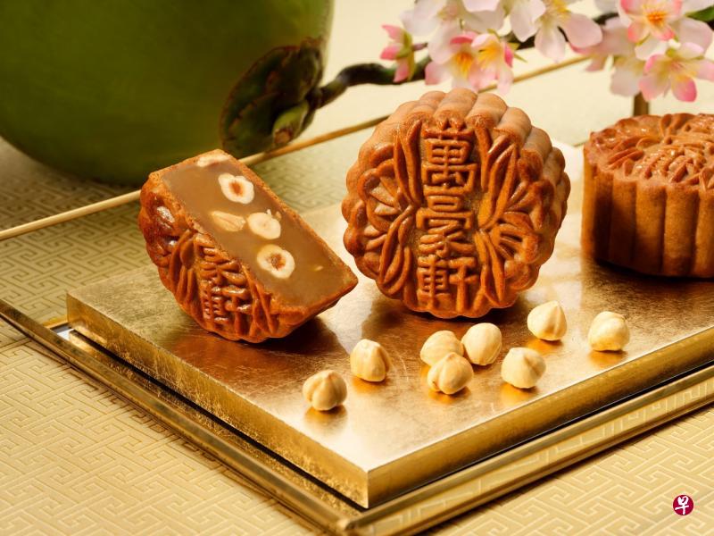 万豪轩的月饼精致可口。 万豪轩的月饼精致可口。