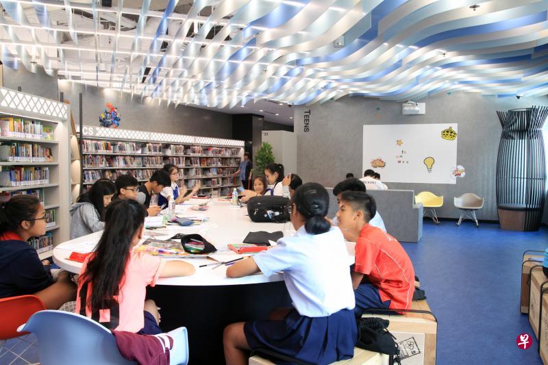 父母可以给孩子一定的自由和空间,让他们在下课后,自己安排温习和休息时间,找到应付考试的方式。(档案照) 父母可以给孩子一定的自由和空间,让他们在下课后,自己安排温习和休息时间,找到应付考试的方式。(档案照)