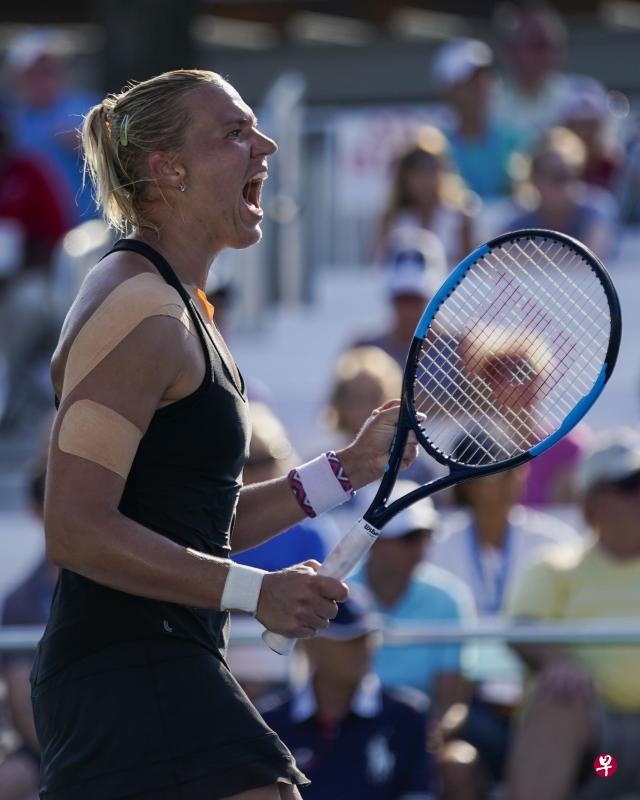 爱沙尼亚女将凯娅获胜后放声呐喊,为过去一年的努力拼搏尽情抒发欢愉。(法新社) 爱沙尼亚女将凯娅获胜后放声呐喊,为过去一年的努力拼搏尽情抒发欢愉。(法新社)