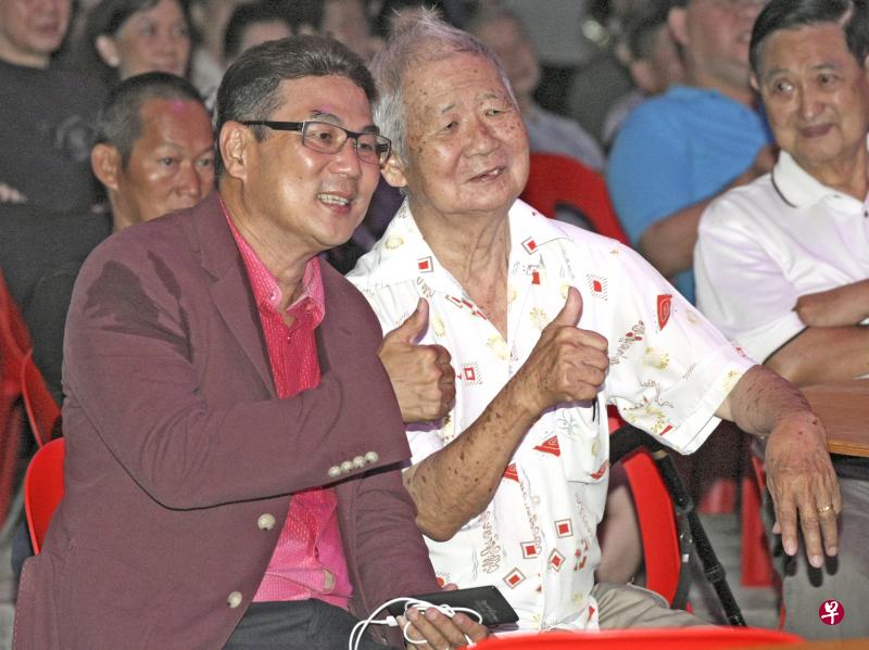 梁志强父亲也到场支持儿子演出。 梁志强父亲也到场支持儿子演出。