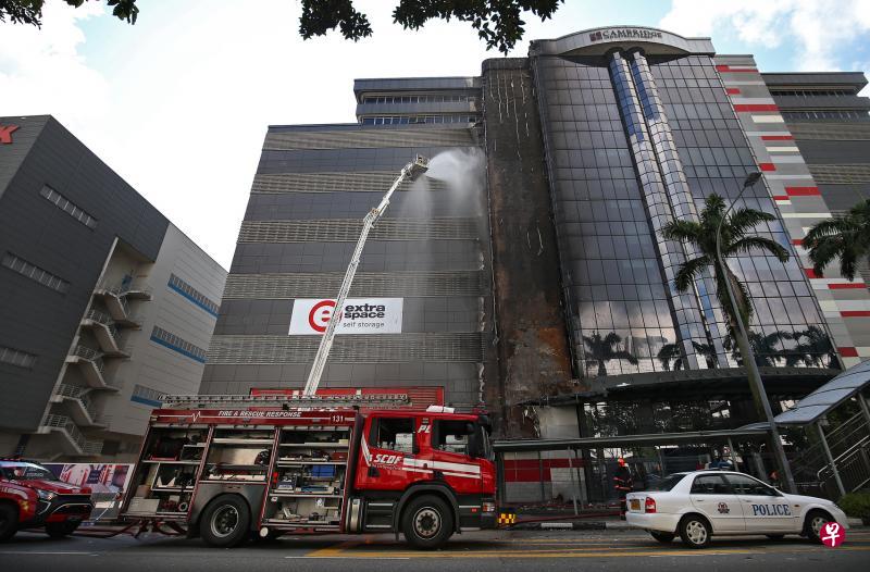 裕廊卓源路的工业建筑ODC区中心大厦今年5月失火导致一人死亡,这起事件在昨天的国会上备受关注。(档案照片) 裕廊卓源路的工业建筑ODC区中心大厦今年5月失火导致一人死亡,这起事件在昨天的国会上备受关注。(档案照片)