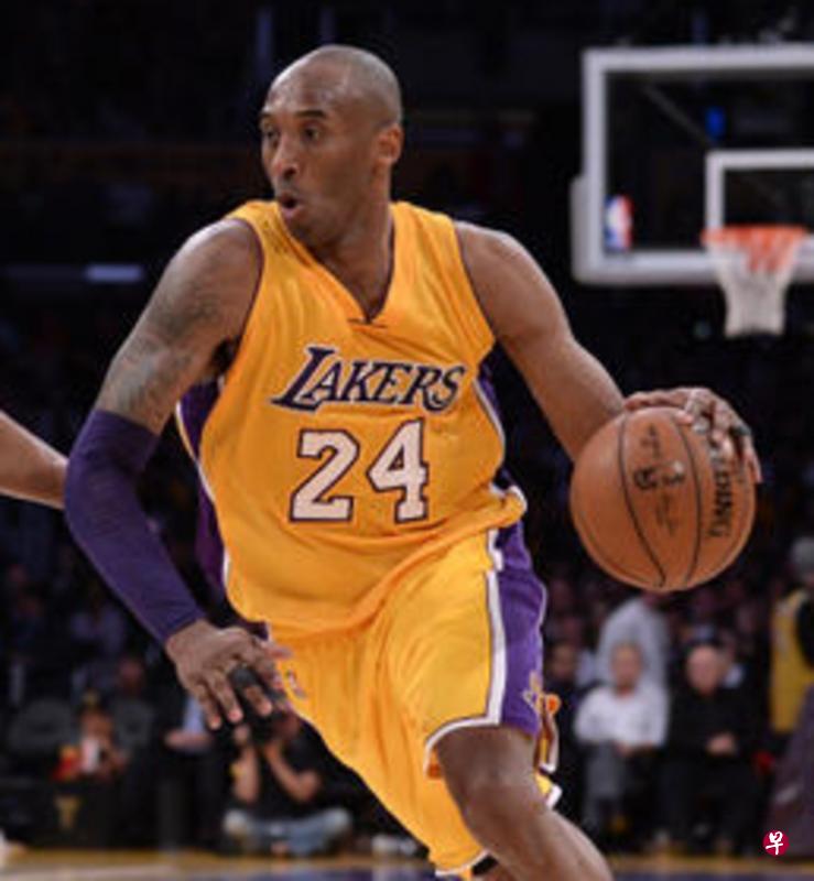 布赖恩特是第10名球衣被退役的湖人球员。(今日美国) 布赖恩特是第10名球衣被退役的湖人球员。(今日美国)