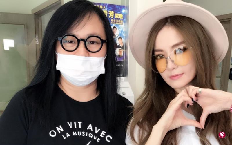 谢金燕(右)来新演出,经纪人球球陪同。(Popstar Media提供) 谢金燕(右)来新演出,经纪人球球陪同。(Popstar Media提供)