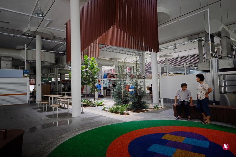 义顺公园小贩中心与义顺公园毗邻,坐落在义顺11道和义顺环路交界处。中心内特设公共空间,这里每逢周末将举办各种社区或亲子活动,让一家大小来小贩中心有得吃,也有得玩,促进家庭和社会凝聚力。(曾坤顺摄) 义顺公园小贩中心与义顺公园毗邻,坐落在义顺11道和义顺环路交界处。中心内特设公共空间,这里每逢周末将举办各种社区或亲子活动,让一家大小来小贩中心有得吃,也有得玩,促进家庭和社会凝聚力。(曾坤顺摄)