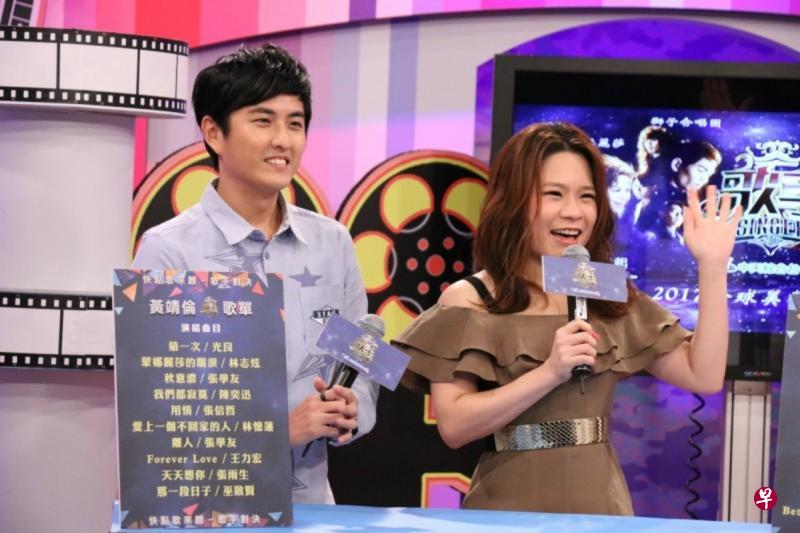 黄靖伦(左)和马来西亚符琼音出席中国全新改版选秀节目《歌手》。(中天频道图) 黄靖伦(左)和马来西亚符琼音出席中国全新改版选秀节目《歌手》。(中天频道图)