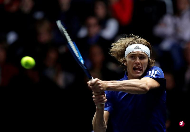 欧洲队最年轻的德国好手兹韦列夫,为球队贡献一分。(路透社) 欧洲队最年轻的德国好手兹韦列夫,为球队贡献一分。(路透社)