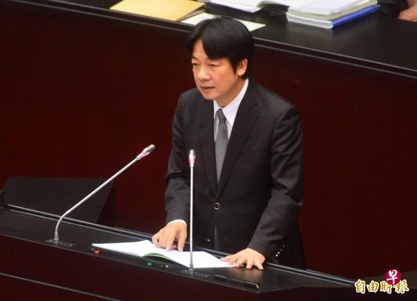 台湾行政院长赖清德26日赴立法院报告施政方针时提到两岸关系说,他多年来的主张就是“求同存异”,希望“以合作取代对抗”、“以交流取代围堵”。(图片来源:台湾自由时报) 台湾行政院长赖清德26日赴立法院报告施政方针时提到两岸关系说,他多年来的主张就是“求同存异”,希望“以合作取代对抗”、“以交流取代围堵”。(图片来源:台湾自由时报)