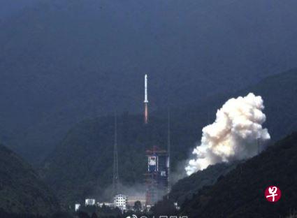 长征二号丙运载火箭将遥感三十号01组卫星发射升空。(人民日报) 长征二号丙运载火箭将遥感三十号01组卫星发射升空。(人民日报)