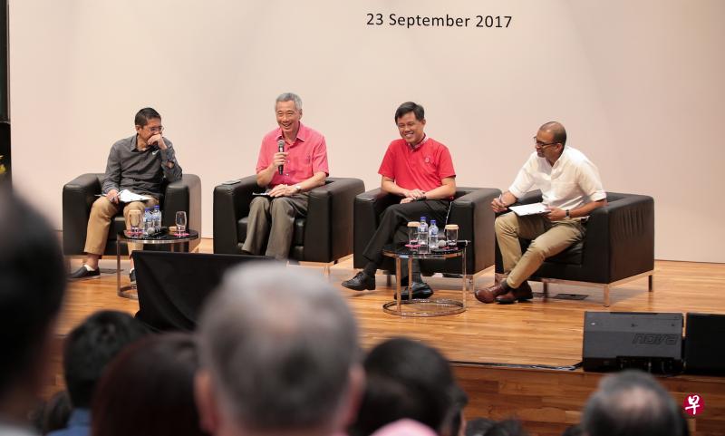 李显龙总理(左二)与国防部兼外交部高级政务部长孟理齐(左起)、总理公署部长陈振声,以及教育部兼通讯及新闻部高级政务部长普杰立医生,出席上星期六举行的闭门对话会,与数百名基层领袖交流了多元种族主义的重要性。(通讯及新闻部提供) 李显龙总理(左二)与国防部兼外交部高级政务部长孟理齐(左起)、总理公署部长陈振声,以及教育部兼通讯及新闻部高级政务部长普杰立医生,出席上星期六举行的闭门对话会,与数百名基层领袖交流了多元种族主义的重要性。(通讯及新闻部提供)