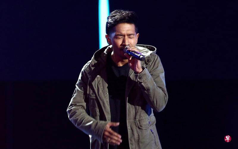 翁奕杰选唱曹格的《世界唯一的你》。(图/《决战好声》提供) 翁奕杰选唱曹格的《世界唯一的你》。(图/《决战好声》提供)