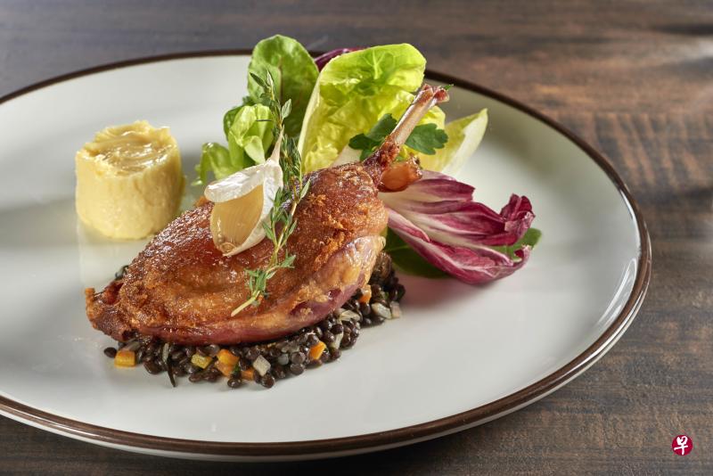 油封鸭是法国经典菜。 油封鸭是法国经典菜。