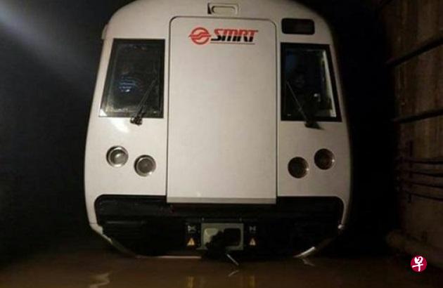 隧道淹水后不久,图中照片便开始在网上传开。(互联网) 隧道淹水后不久,图中照片便开始在网上传开。(互联网)