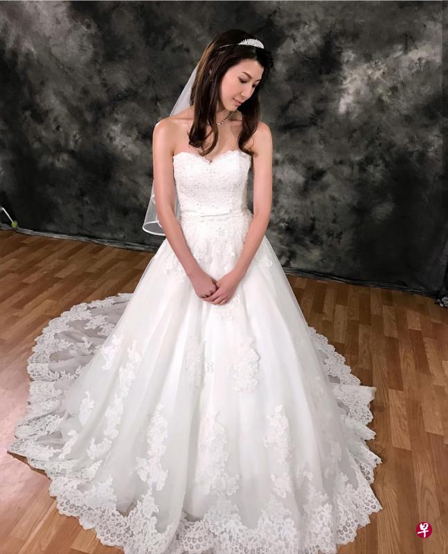 ←欧萱与洋男友交往多年,媒体问她是否考虑结婚生子?她说不在计划中。↓欧萱在社媒挂上背对镜头照片,似乎隐含“走向前路、隐身幕后”之意。(Instagram图) ←欧萱与洋男友交往多年,媒体问她是否考虑结婚生子?她说不在计划中。↓欧萱在社媒挂上背对镜头照片,似乎隐含“走向前路、隐身幕后”之意。(Instagram图)