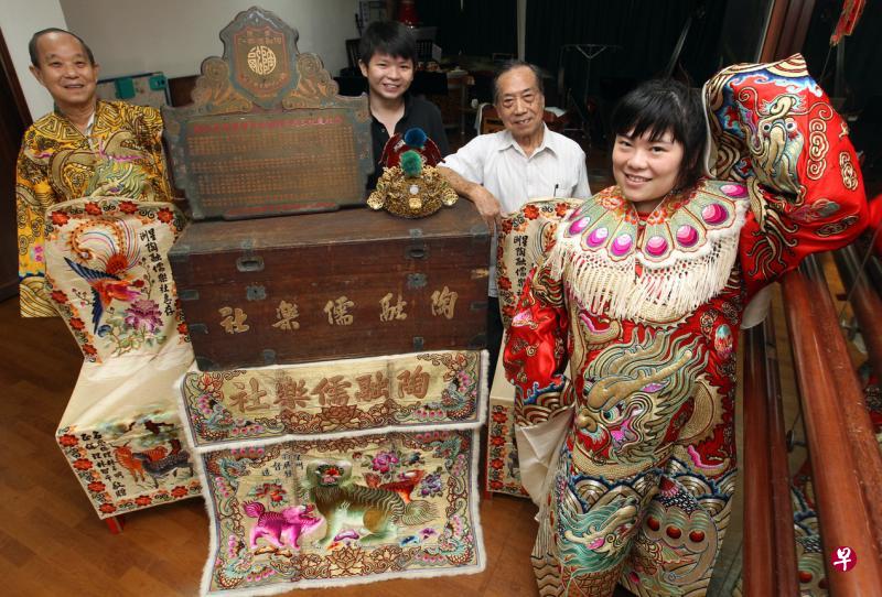 陶融华乐队创办人杨浩然(右二)因肺癌病逝,享年89岁。(档案照片) 陶融华乐队创办人杨浩然(右二)因肺癌病逝,享年89岁。(档案照片)