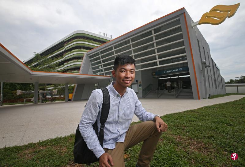 在新加坡科技设计大学工作的连启豪期待滨海市区线第三阶段通车，因为新科大就设在樟宜上段地铁站毗邻，并建有一条地下通道直通地铁站。（叶振忠摄）