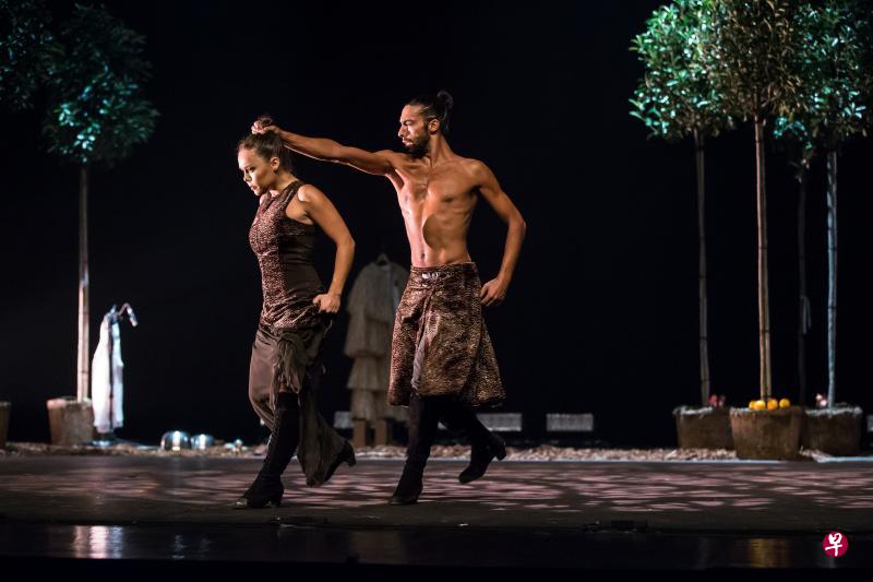 西班牙编舞莫琳娜的《雅朵拉森林》,在迷幻丛林中探讨性别权力。(Alain Scherer摄) 西班牙编舞莫琳娜的《雅朵拉森林》,在迷幻丛林中探讨性别权力。(Alain Scherer摄)