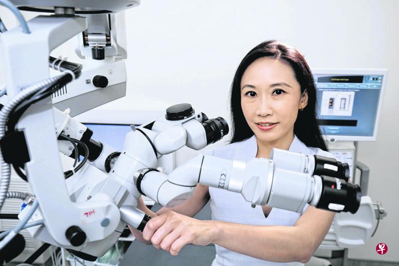 林姵夷医生:无刀飞秒激光白内障手术副作用发作的概率只在0.3%至1%之间。 林姵夷医生:无刀飞秒激光白内障手术副作用发作的概率只在0.3%至1%之间。