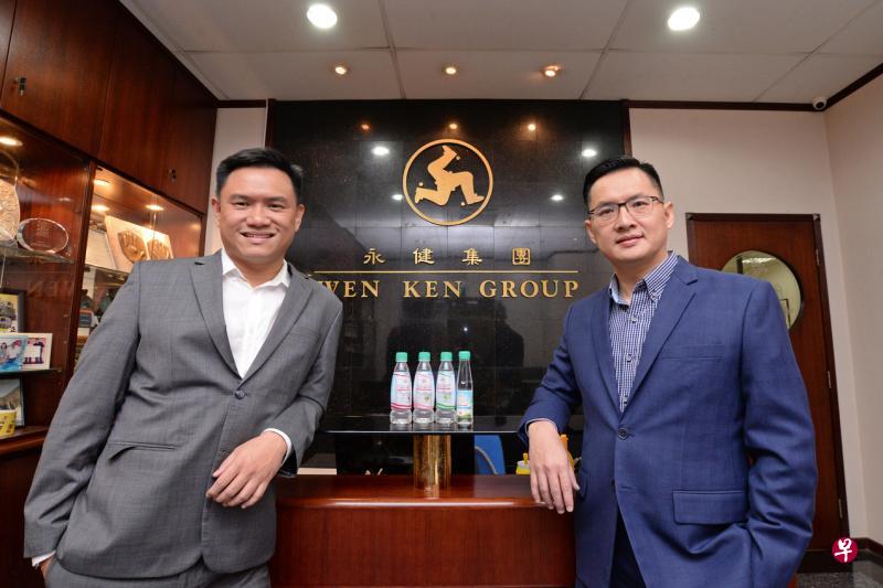 永健集团董事经理胡向礽(左)和董事胡守礽强调,三脚标的良好品牌信誉,除了是它所拥有的80年悠久历史,也来自于产品自身的良好功效与安全性。 永健集团董事经理胡向礽(左)和董事胡守礽强调,三脚标的良好品牌信誉,除了是它所拥有的80年悠久历史,也来自于产品自身的良好功效与安全性。