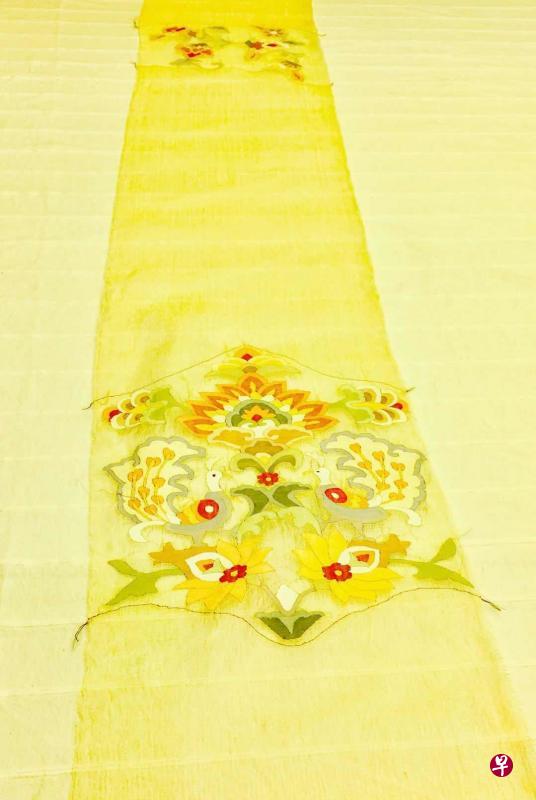 缂丝的色彩和细腻度,完全不是机器可做到的。 缂丝的色彩和细腻度,完全不是机器可做到的。