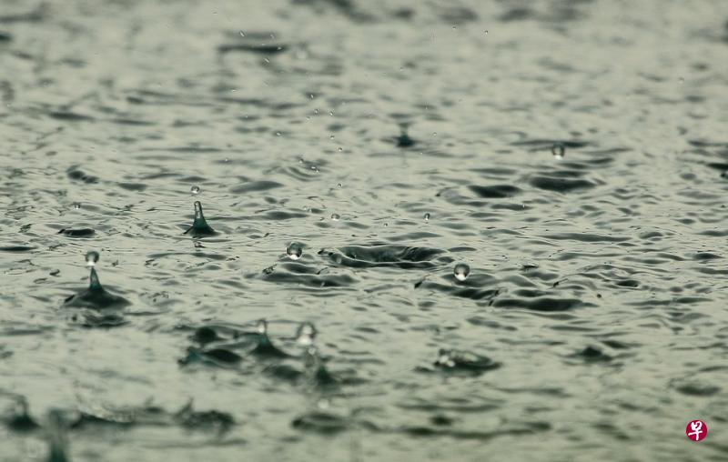当局预计接下来几天将迎来更多阵雨,缓和炎热的天气。 当局预计接下来几天将迎来更多阵雨,缓和炎热的天气。