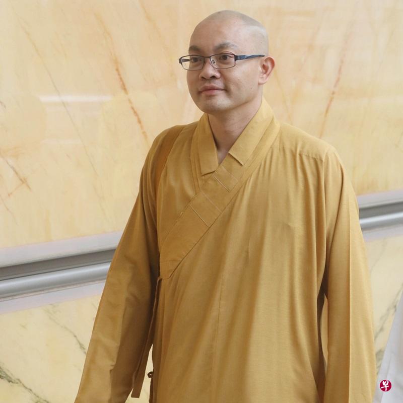 诽谤案以果峻提出愿支付三万元给李文条,以及李文条也答应将佛像木雕交给果峻而划下句点。 诽谤案以果峻提出愿支付三万元给李文条,以及李文条也答应将佛像木雕交给果峻而划下句点。