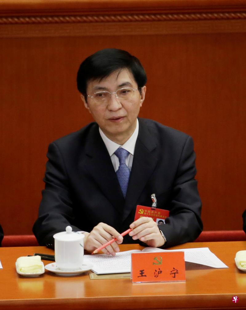 曾经的青年学者王沪宁,如今已成为中共“首席智囊”(路透社档案照片) 曾经的青年学者王沪宁,如今已成为中共“首席智囊”(路透社档案照片)