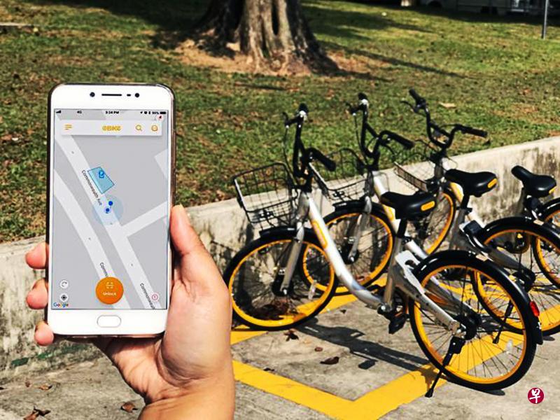 oBike应用会以蓝色的多角形框框和“P”字母显示出停放区位置,非停放区则会以红色框框标出。用户一旦锁上脚踏车,应用就会发出通知,告知用户脚踏车是否停在获准的停放区内。(oBike提供) oBike应用会以蓝色的多角形框框和“P”字母显示出停放区位置,非停放区则会以红色框框标出。用户一旦锁上脚踏车,应用就会发出通知,告知用户脚踏车是否停在获准的停放区内。(oBike提供)
