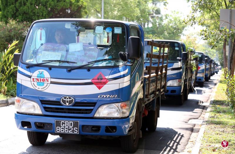 37辆优联罗厘,昨天送别87岁的陈丽娟。 37辆优联罗厘,昨天送别87岁的陈丽娟。