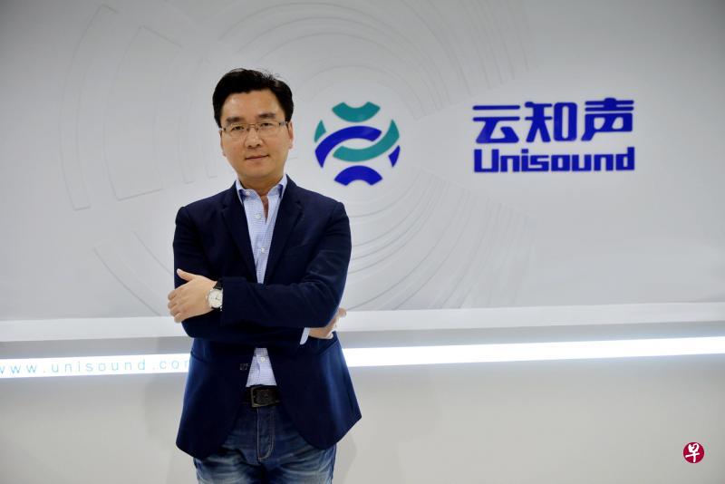 如今,年届不惑的黄伟已走过大学10年、职场八年、创业五年。从学生、工程师、团队管理者到创业公司CEO,黄伟已对业内方方面面了然于心。(中新社) 如今,年届不惑的黄伟已走过大学10年、职场八年、创业五年。从学生、工程师、团队管理者到创业公司CEO,黄伟已对业内方方面面了然于心。(中新社)