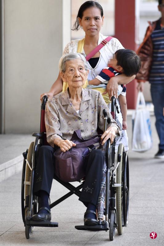 ▲89岁老妇陈莲和四子林振华(上图)入禀高庭起诉另外三名儿子,追讨她名下店屋的租金,以及亡夫给予她的一笔20万元款项。(新明日报/林泽锐摄) ▲89岁老妇陈莲和四子林振华(上图)入禀高庭起诉另外三名儿子,追讨她名下店屋的租金,以及亡夫给予她的一笔20万元款项。(新明日报/林泽锐摄)