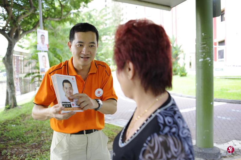 国民团结党成员谢镜丰在面簿公开即将和妻子离婚。图为他在2011年大选竞选时的照片。(档案照) 国民团结党成员谢镜丰在面簿公开即将和妻子离婚。图为他在2011年大选竞选时的照片。(档案照)