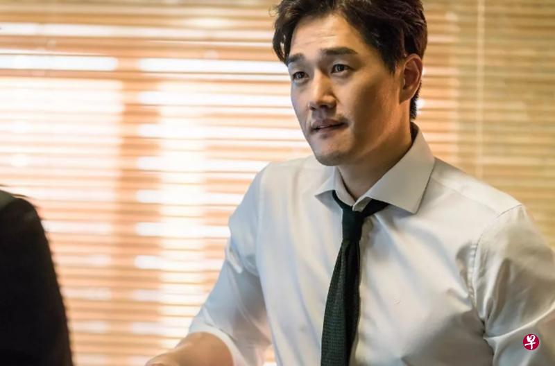 刘智泰剧中妻儿在空难中罹难,推动他要揪出保险诈骗者。 刘智泰剧中妻儿在空难中罹难,推动他要揪出保险诈骗者。