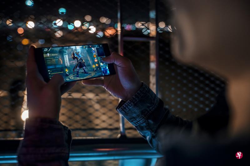 Razer Phone有超大8GB内存,更快刷新率让画面更顺畅。 Razer Phone有超大8GB内存,更快刷新率让画面更顺畅。