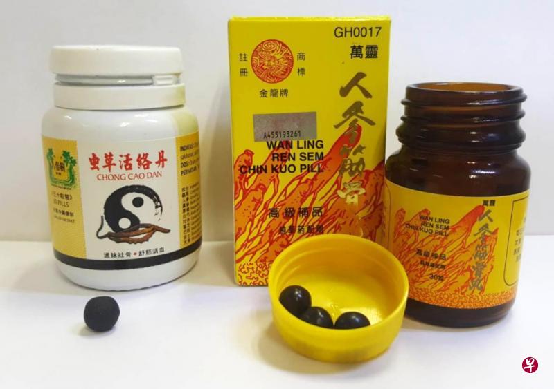 马来西亚售卖的人参树商标虫草活络丹和金龙牌万灵人参筋骨丸被发现含有未申报的西药成分,可能导致严重副作用。(卫生科学局提供) 马来西亚售卖的人参树商标虫草活络丹和金龙牌万灵人参筋骨丸被发现含有未申报的西药成分,可能导致严重副作用。(卫生科学局提供)