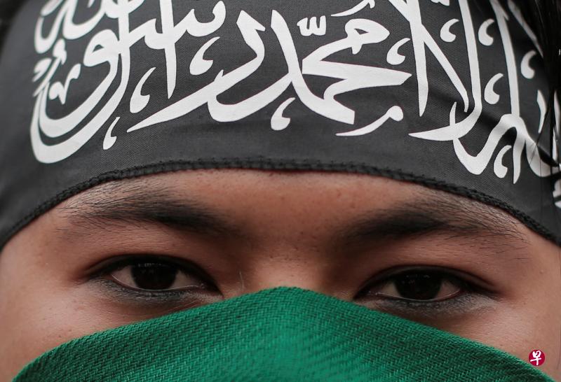 最近被查禁的极端组织印尼伊斯兰解放党把茂物市农业大学转为活动中心,该组织诋毁民主,主张成立全球哈里发国。(路透社) 最近被查禁的极端组织印尼伊斯兰解放党把茂物市农业大学转为活动中心,该组织诋毁民主,主张成立全球哈里发国。(路透社)