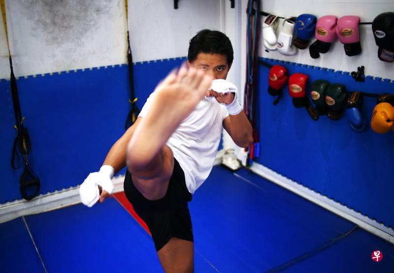 洪瑀声习武,不为输赢,不为利益,只为最纯粹的喜欢,期待借由武术,努力成为更好的自己。 洪瑀声习武,不为输赢,不为利益,只为最纯粹的喜欢,期待借由武术,努力成为更好的自己。