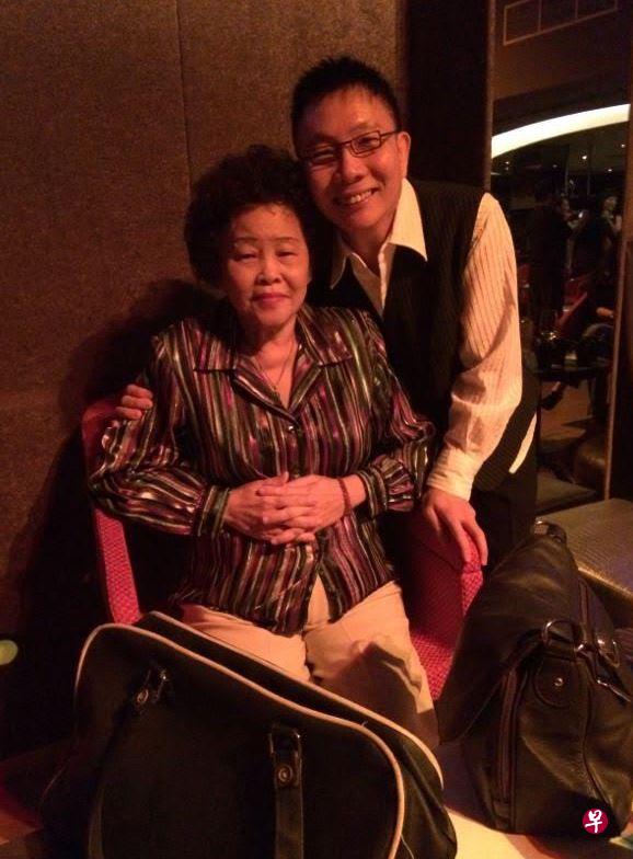 陈俊宏与母亲的合照。(受访者提供) 陈俊宏与母亲的合照。(受访者提供)