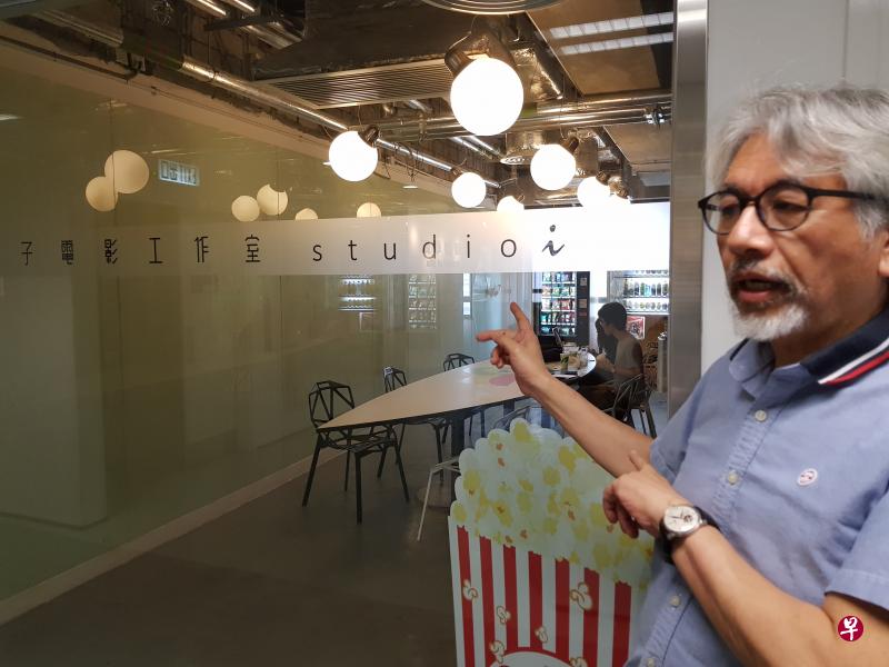 文树森在香港浸会大学电影学院创设电影工作室,让学生有一个可以24小时交流与发挥创意的角落。(蔡深江摄) 文树森在香港浸会大学电影学院创设电影工作室,让学生有一个可以24小时交流与发挥创意的角落。(蔡深江摄)