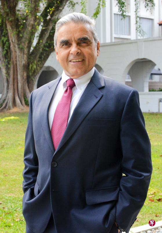 我国知名学者马凯硕将在年底卸下李光耀公共政策学院院长一职。(档案照片) 我国知名学者马凯硕将在年底卸下李光耀公共政策学院院长一职。(档案照片)