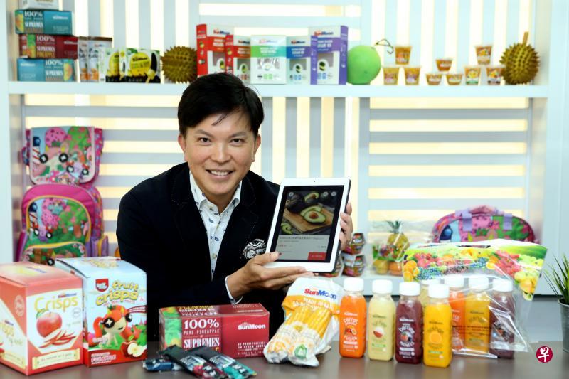 膳盟食品集团执行主席卢福全希望通过介绍公司水果的处理方法赢取中国消费者的信任,建立优良品牌的形象。(邝启聪摄) 膳盟食品集团执行主席卢福全希望通过介绍公司水果的处理方法赢取中国消费者的信任,建立优良品牌的形象。(邝启聪摄)