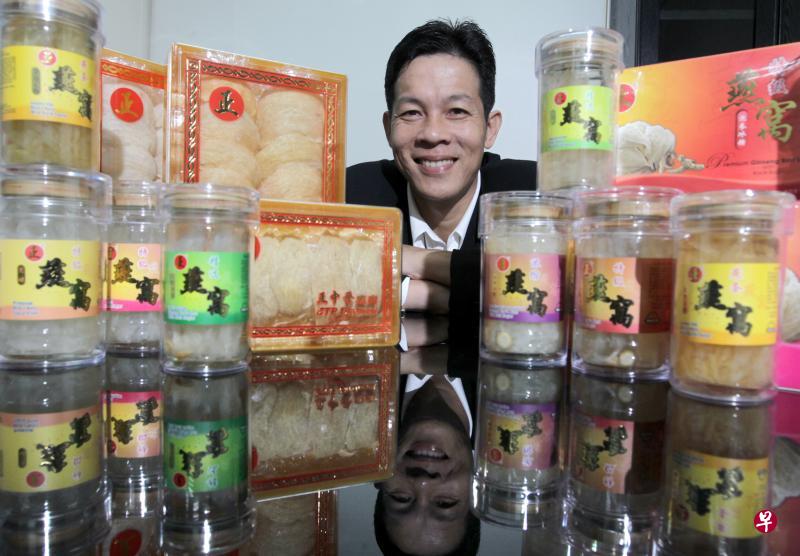 正中平董事彭桂山:现代新加坡人对中医药的接受度越来越高,更愿意购买中药材作为养生保健用途。(受访商家提供) 正中平董事彭桂山:现代新加坡人对中医药的接受度越来越高,更愿意购买中药材作为养生保健用途。(受访商家提供)